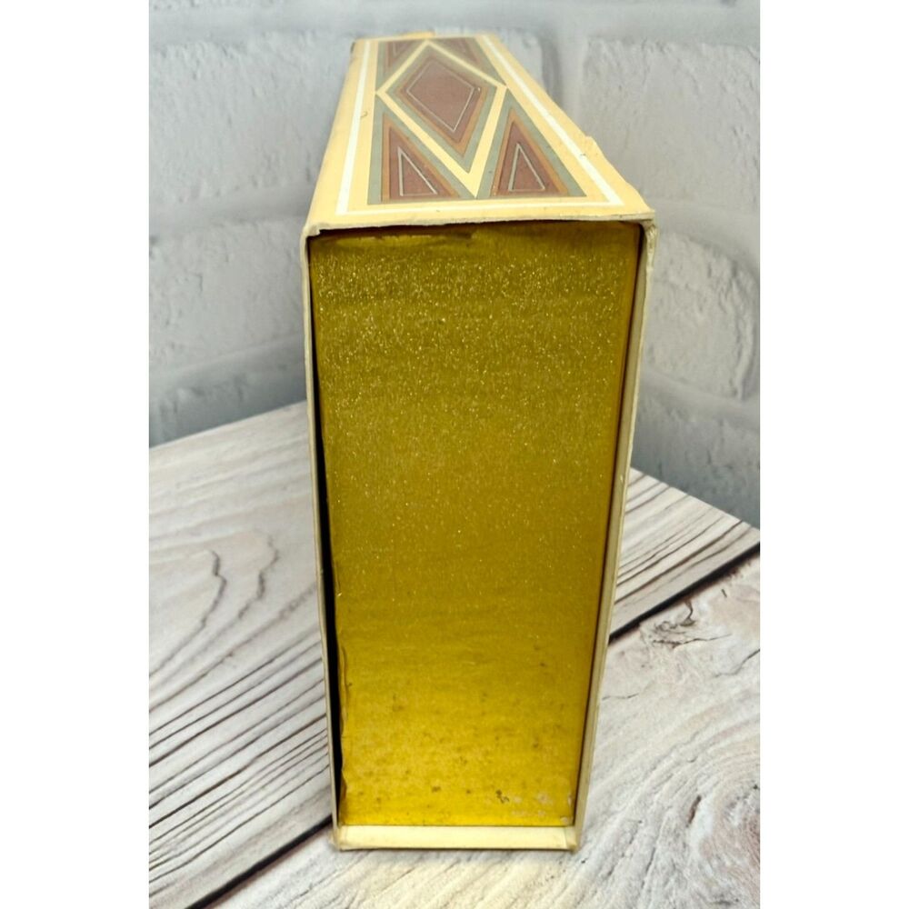 New Old Stock Avon TIMELESS 3 Perfumed Soaps 9oz total weight - Picture 4 of 6
